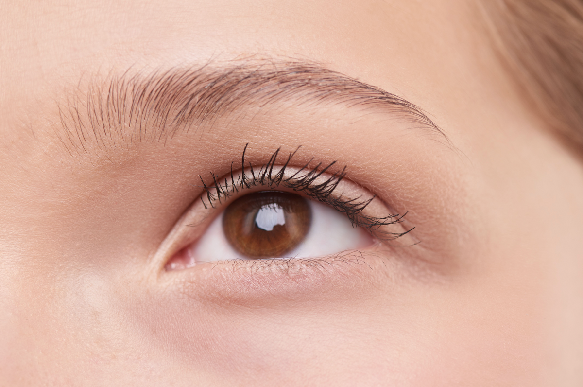 Why “Thin Eyebrows” Are Trending Again, and What Actually Works for the Look