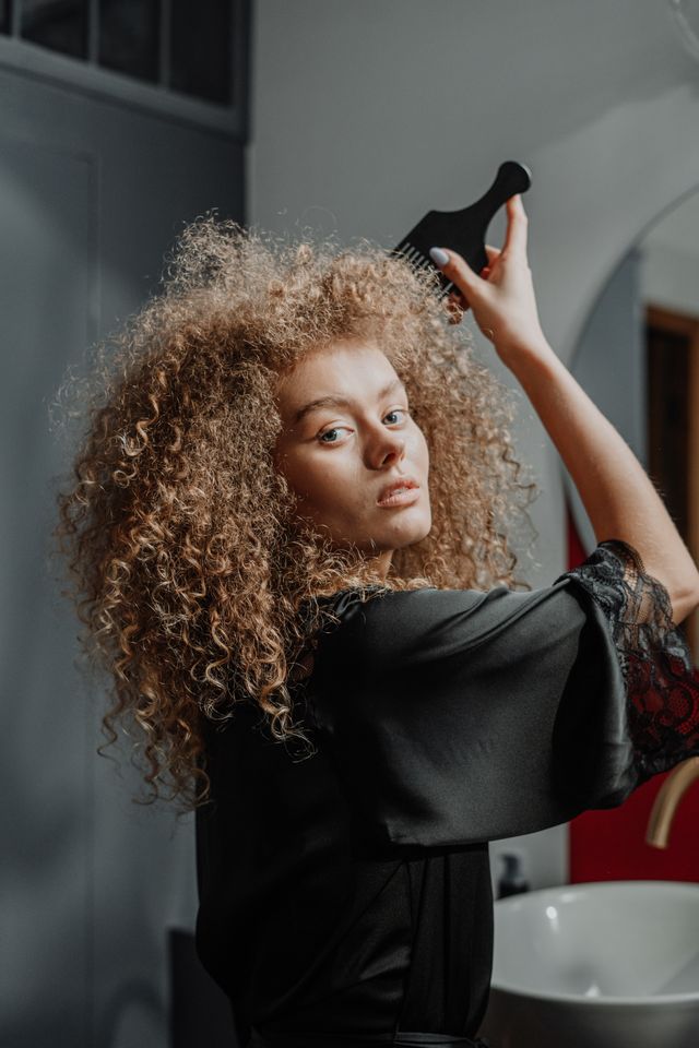 How to Detangle Curly Hair With a Wide Tooth Comb Without Breakage