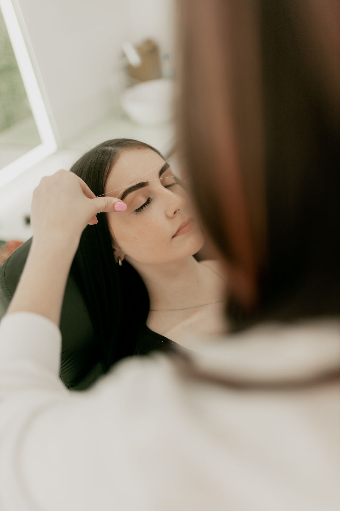 How to Thin Your Eyebrows Without Overdoing It