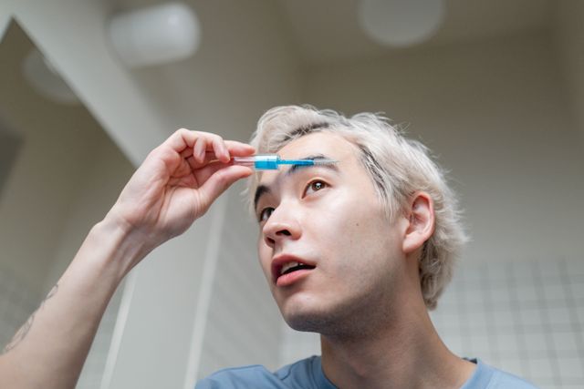 How to Bleach Your Eyebrows Safely at Home